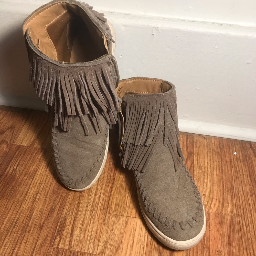 Tan fringe sneakers